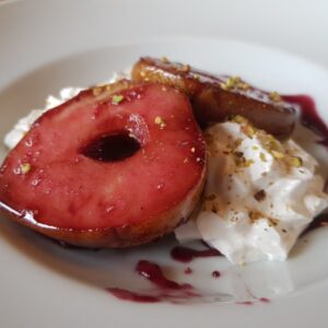 Груша томлённая в кагоре